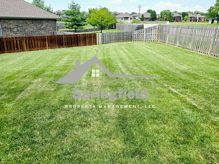 4559 E Cromwell St — Photo 18