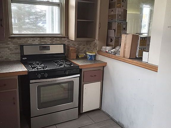 5th image of 55 Oak St