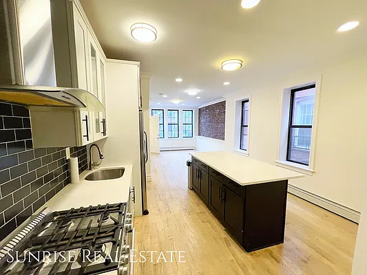 Rented by Sunrise Real Estate | media 26