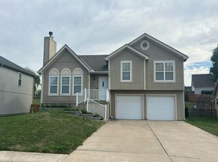 7411 N McKinley Ave, Kansas City, MO 64158