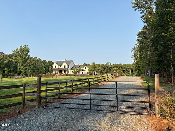 2nd image of 275 Hickory Trace Ln