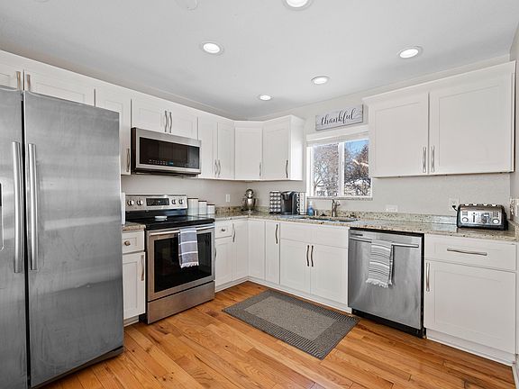 2nd image of 3360 Lake Dr