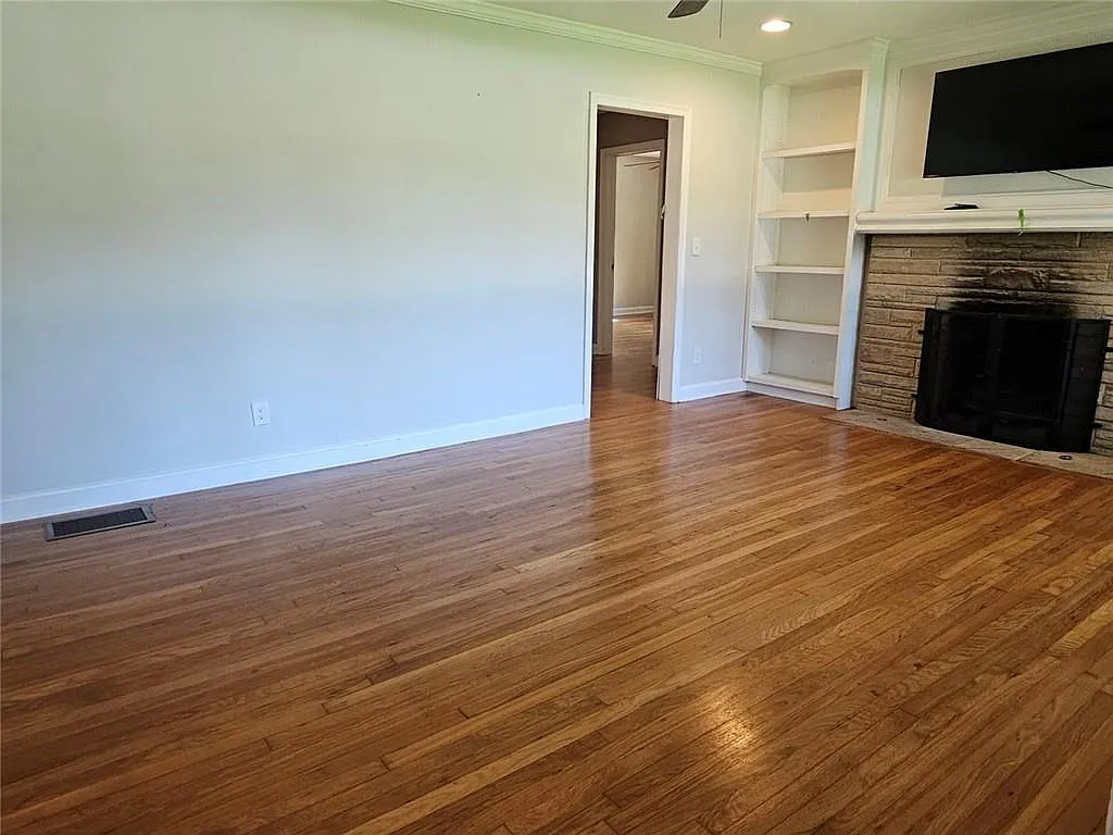 5 bed, 3.0 bath, 2575 sqft, $3,500 — Photo 3