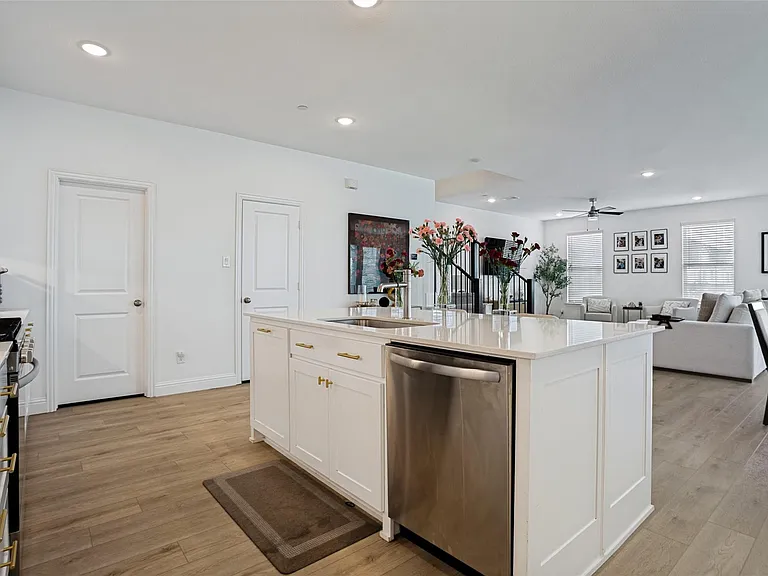 8875 Stablehand Mews — Photo 14