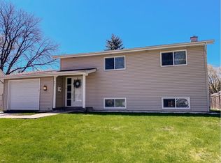 691 Saint Marys Pkwy, Buffalo Grove, IL 60089