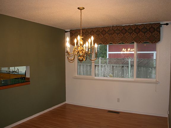 Formal Dining-kit pass-thru