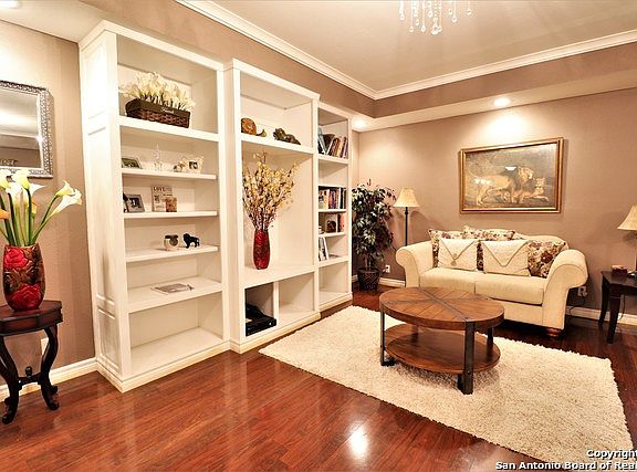 5th image of 2811 Longmeadow Dr