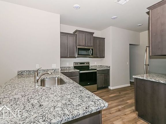 4th image of 1705 Maroon Dr