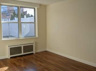 5815 80th St, Middle Village, NY 11379