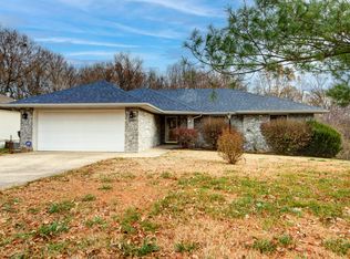 2920 S Eldon Ave, Springfield, MO 65807