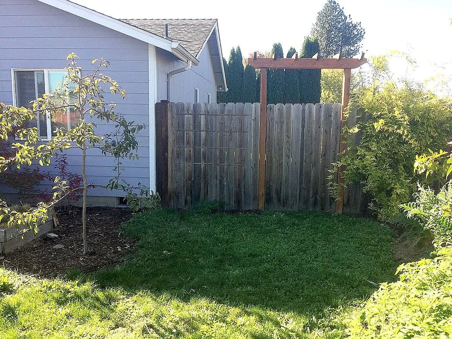 $500 Move-in Special! Spacious 3 Bedroom 2 Bath Home in Albany! — Photo 2