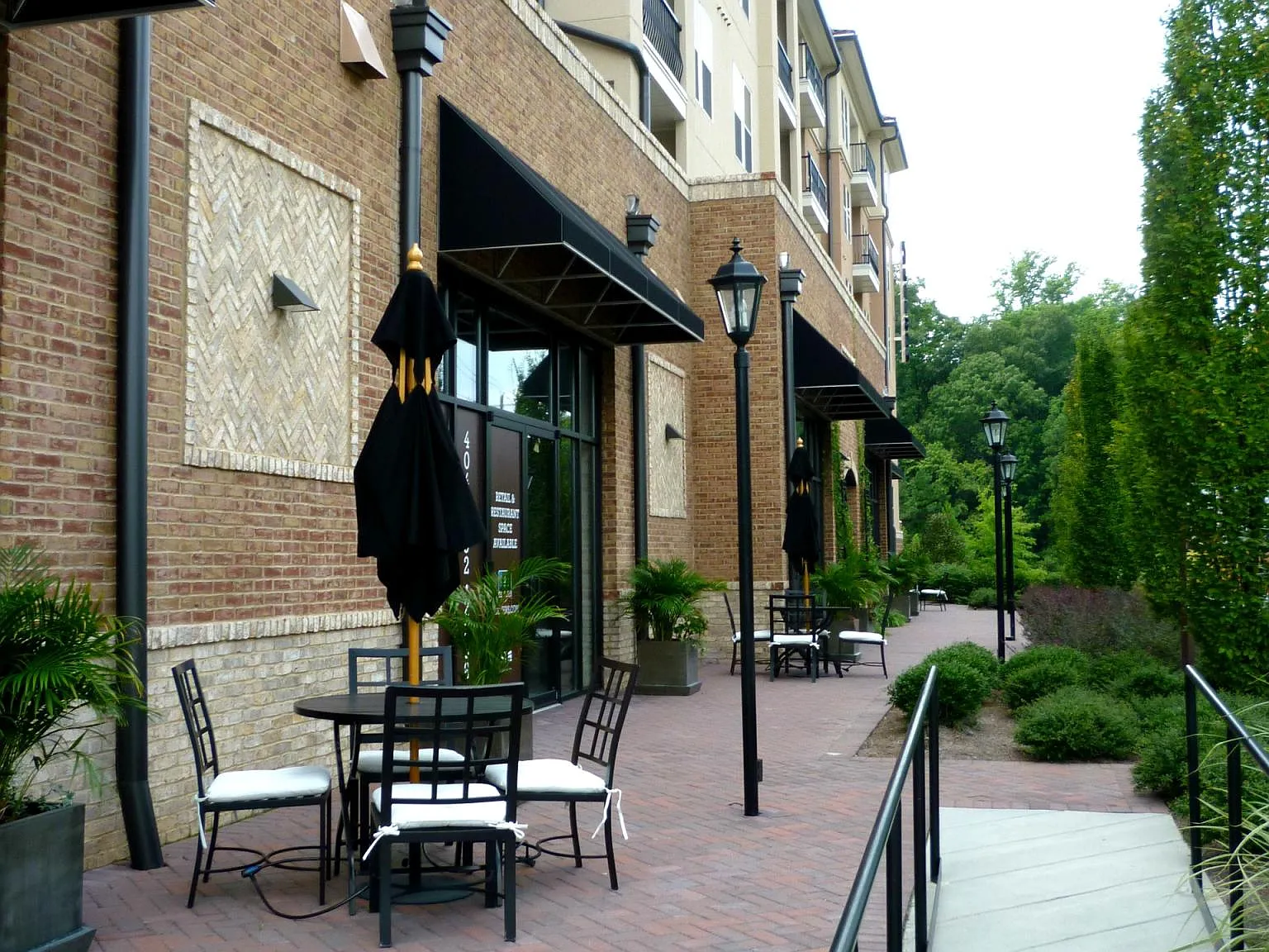 2 bed, 1002 sqft, $2,050 — Photo 4