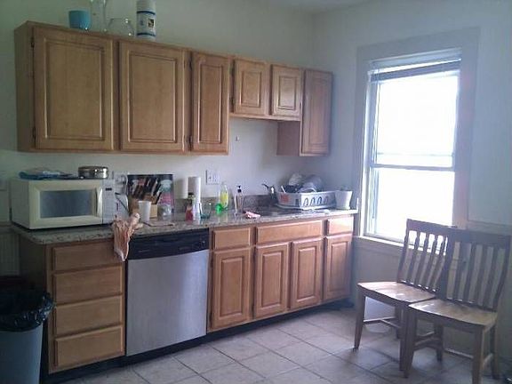 Kitchen w/ Stainless Apps