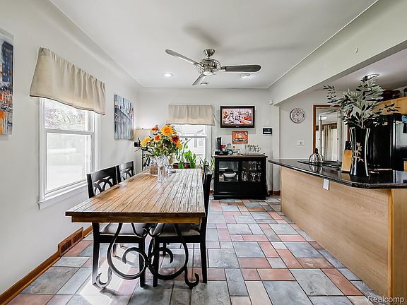 3rd image of 2751 Marlington Rd