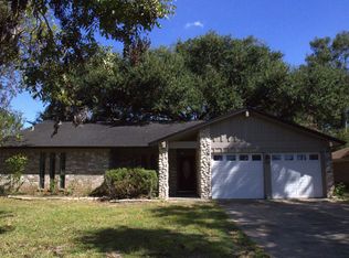 111 Pine St, Lake Jackson, TX 77566