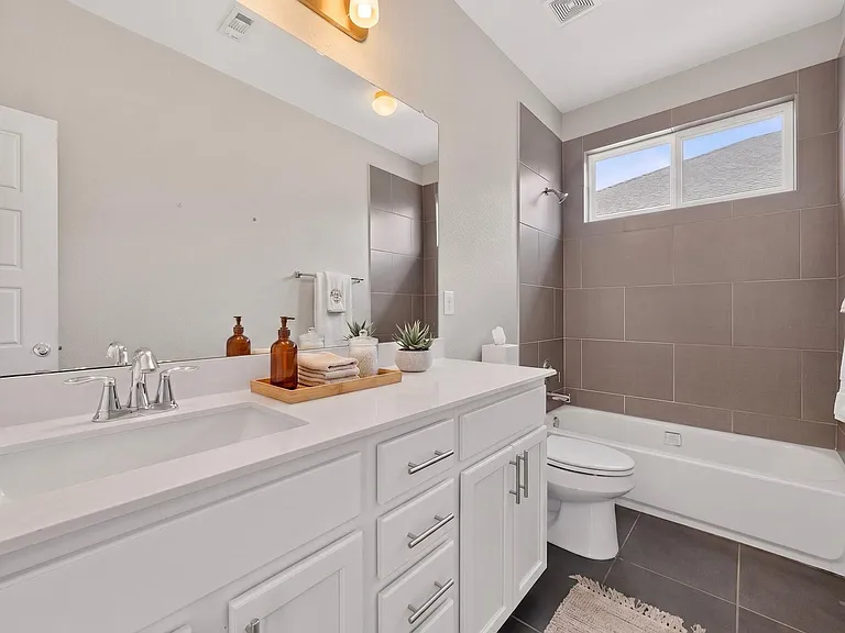 5915 Swayden Ln — Photo 32