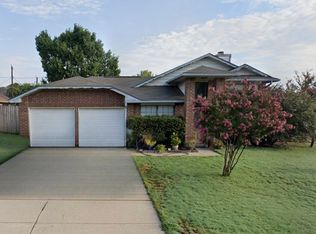 1001 Flamewood Dr, Arlington, TX 76001