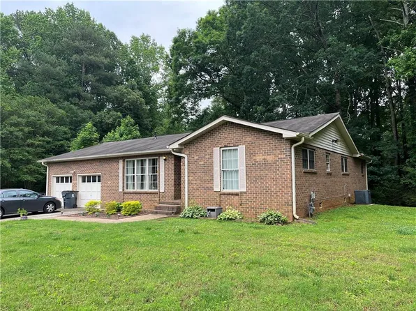 8025 Tupelo Trl, Jonesboro, GA 30236