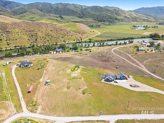 2nd image of Teal Ln