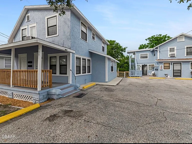 137 S Halifax Ave #2 — Photo 2