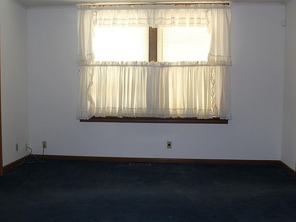 3rd image of 1420 W Maine St