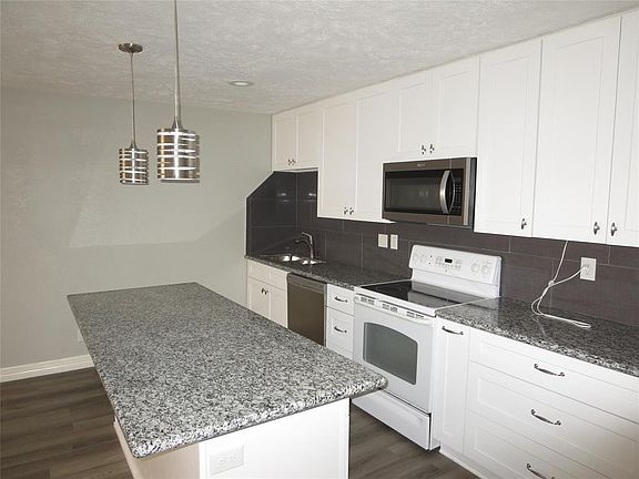 3rd image of 5550 N Braeswood Blvd APT 81