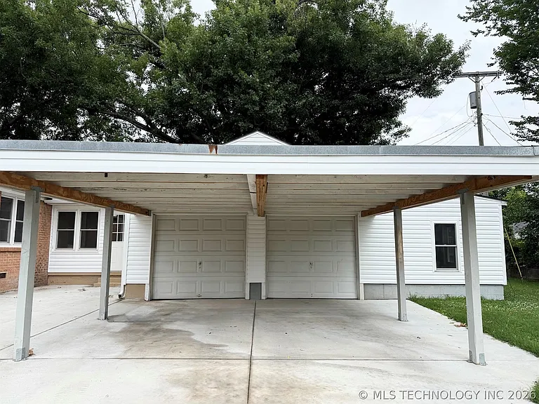 2673 S Sandusky Ave — Photo 35