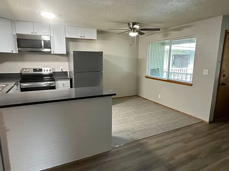 401 S Holly St — Photo 10