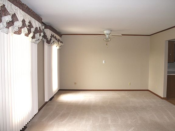 4th image of 321 E Elm St