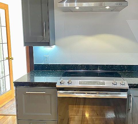New range, hood & cabinets