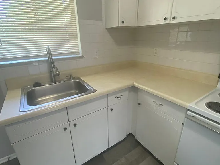 Northbrook Apartments — Photo 28