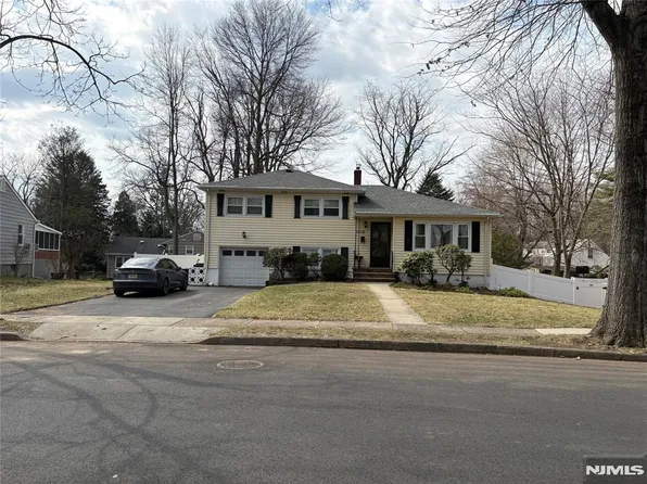 1126 Rosse Ave, New Milford, NJ 07646