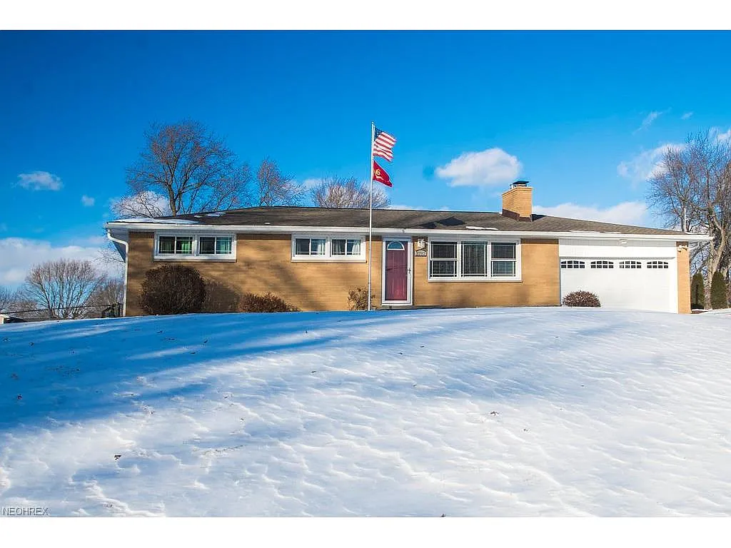 3787 Teakwood St NE photo 1