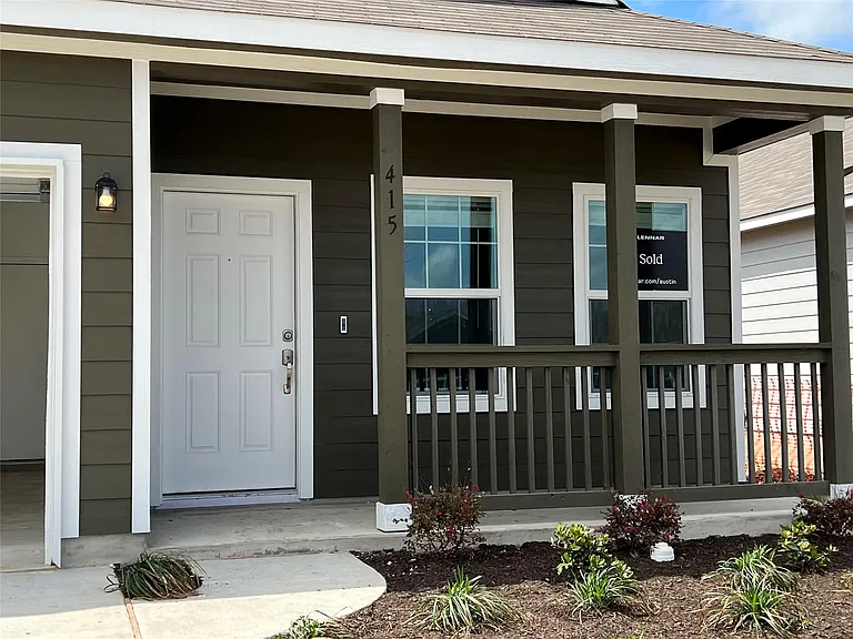 415 Halfmoon Dr — Photo 2