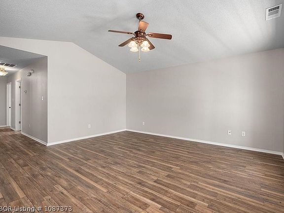 5th image of 3919 Wellington Ct