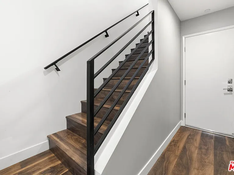 6021 W Beachwood Ln — Photo 3