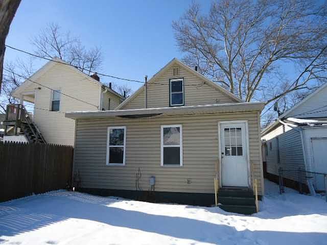 2nd image of 637 Willard St