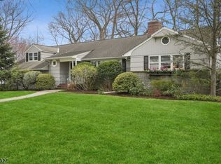 27 Buckingham Pl, Glen Rock, NJ 07452