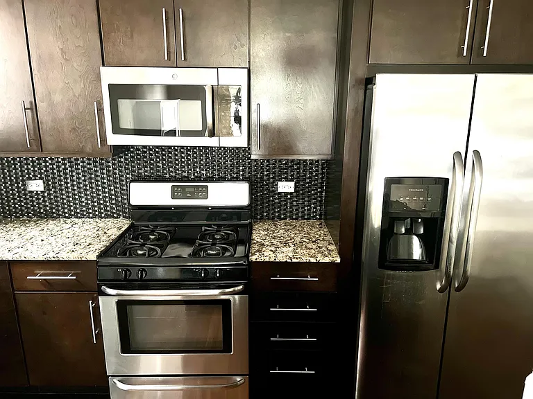 1844 N California Ave — Photo 7