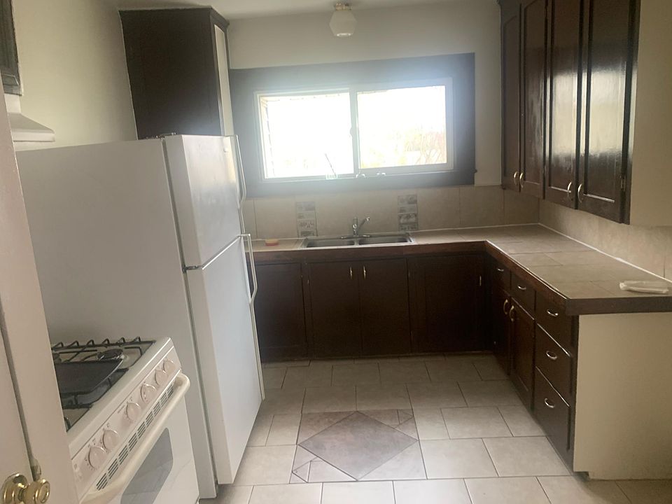 2nd image of 12 D St NW #6