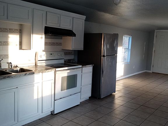 3rd image of 1128 E Kenedy Ave