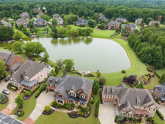 3rd image of 2565 Manor Creek Ct