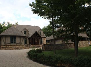 7373 Riverside Dr, Powell, OH 43065