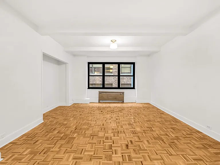 307 E 44th St #621 — Photo 3
