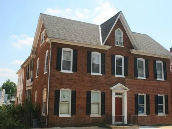 35 S Potomac St APT 2N, Waynesboro, PA 17268