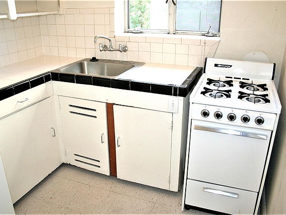 5th image of 1001 N Logan St #107