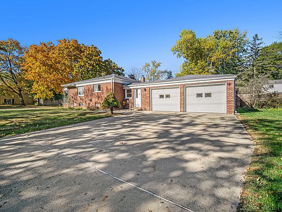 3rd image of 673 Rosemont Ave