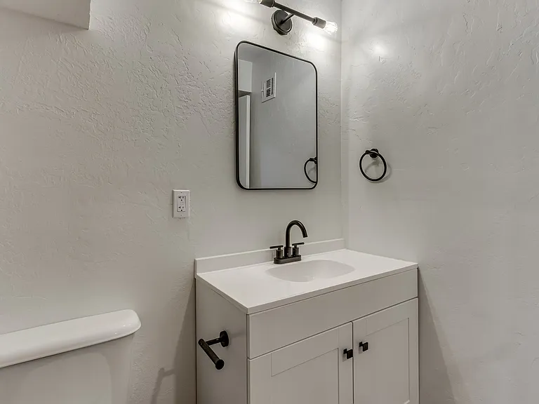 2115 N Billen Ave — Photo 11