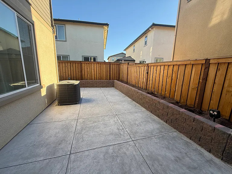 2533 Cyan Dr — Photo 7