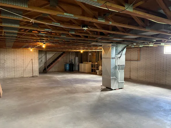 1284 Derby Ave NW, Swisher, IA 52338